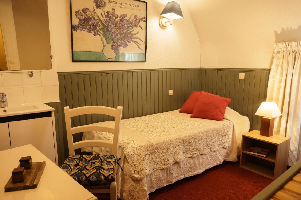 Single Room with Shared Bathroom